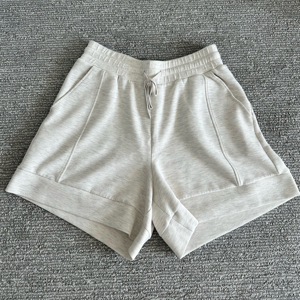 Varley | Alder High-Rise Short 5.5" | ivory marl | size large | worn once